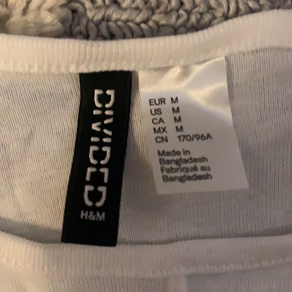 H&M white crop top. - Picture 3 of 4